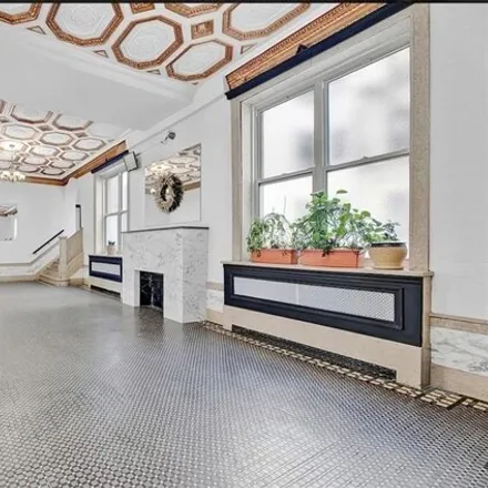 Image 2 - 325 Marine Avenue, New York, NY 11209, USA - Apartment for sale