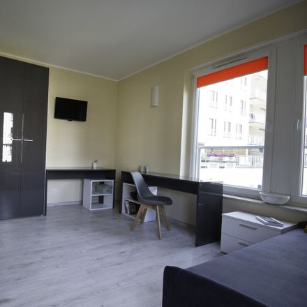 Rent this 3 bed room on Broniewskiego 6 in 87-100 Toruń, Polska