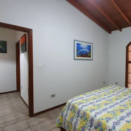 Rent this 4 bed house on Parque Ezio Dall'Acqua (Portinho) in Sitio do Campo, Praia Grande