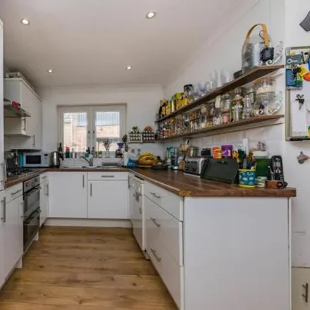 Image 5 - Pets Corner, Wheatsheaf Gardens, Lewes, BN7 2UQ, United Kingdom - House for sale