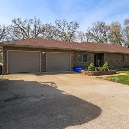 Buy this 4 bed house on 1912 Cambridge Circle in West Plains, MO 65775