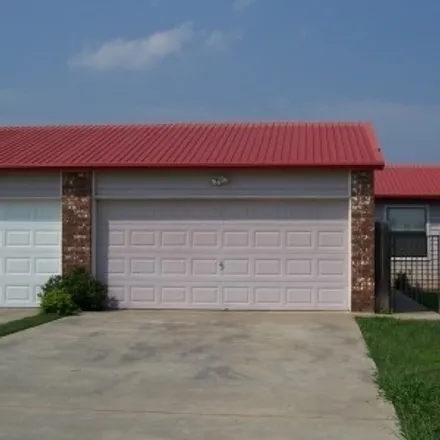 Rent this 2 bed duplex on 599 Avenue B in Marble Falls, TX 78654