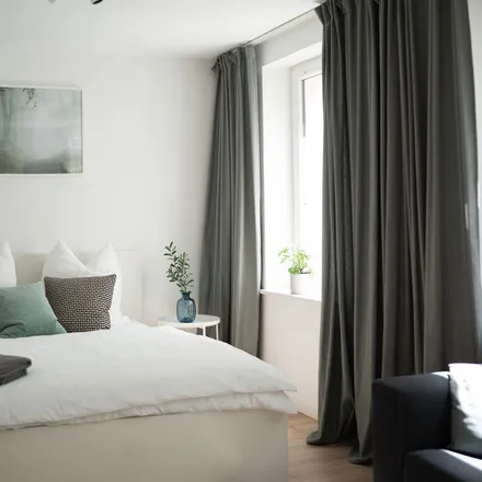 Rent this 2 bed apartment on Hinrichsenstraße 17 in 04105 Leipzig, Germany