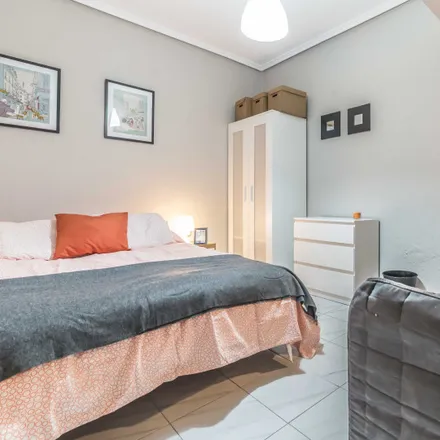 Rent this 5 bed room on Carrer de Ramiro de Maeztu in 40, 46022 Valencia