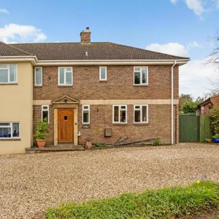 Buy this 6 bed house on Castle Walk in Calne, SN11 0DZ