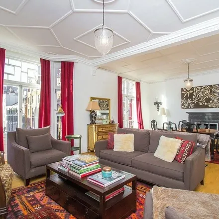 Rent this 3 bed apartment on Paddington Street Gardens in Manchester Street, London