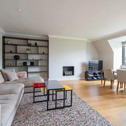 Rent this 2 bed room on 27 Randolph Crescent in London, W9 1DP