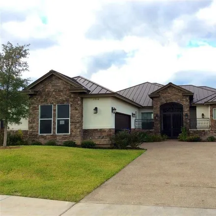 Rent this 4 bed house on 2908 Dickinson Drive in Laredo, TX 78041