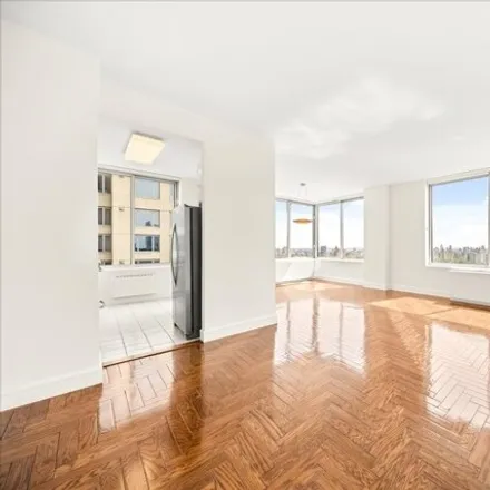 Image 4 - 200 Riverside Boulevard, New York, NY 10069, USA - Condo for sale