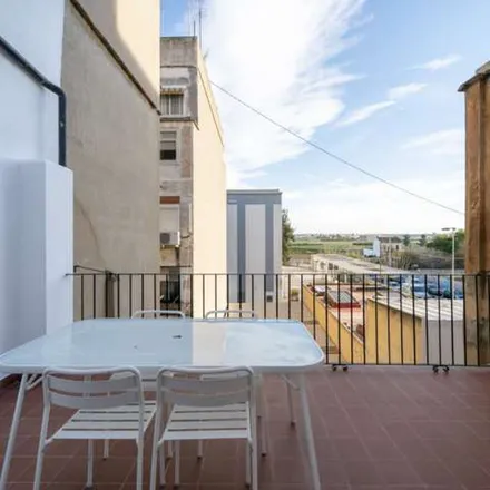 Rent this 2 bed apartment on Centre de Formació de Persones Adultes de Burjassot in Calle José Carsí, 10