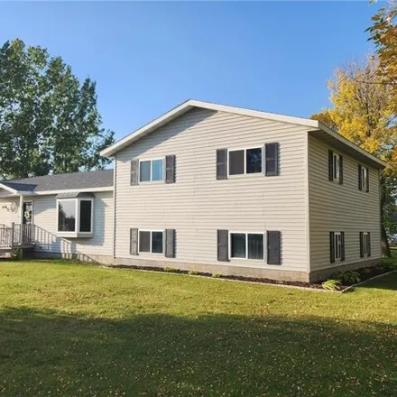 Image 2 - 781 6th Street Northeast, Perham, Otter Tail County, MN 56573, USA - House for sale