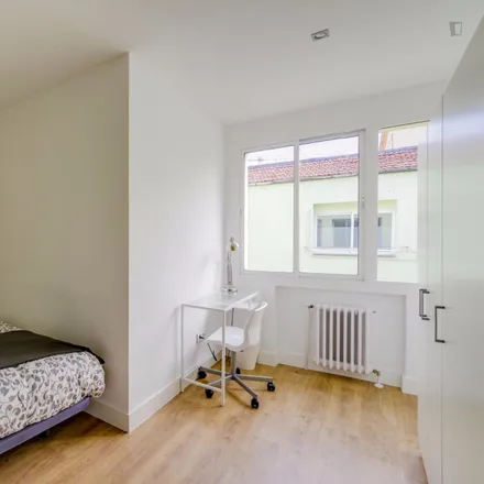 Rent this 6 bed room on Centro de Turismo de Sol in Puerta del Sol, 28013 Madrid
