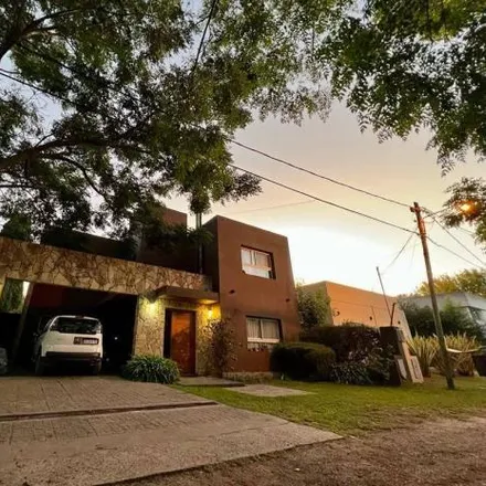Buy this 7 bed house on Pereyra in Partido de Berazategui, Argentina
