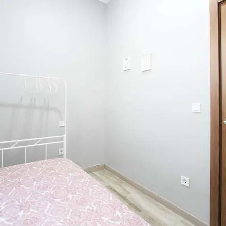 Rent this 2 bed apartment on Madrid in Calle de Olite, 13
