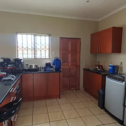 Image 9 - Ermelo Road, Blancheville, eMalahleni, 1042, South Africa - Apartment for rent