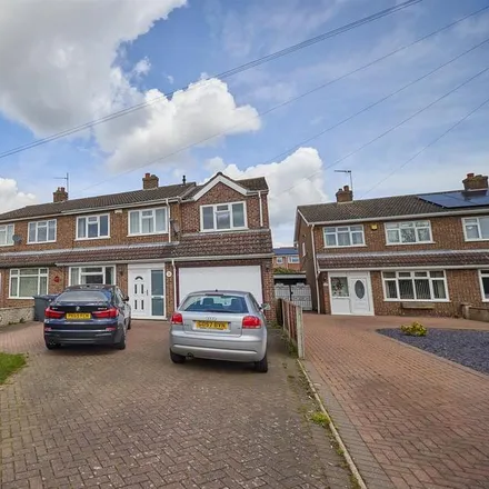 Rent this 6 bed house on Embleton Close in Hinckley, LE10 0UB