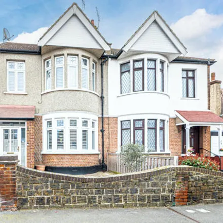 Buy this 3 bed duplex on Ennismore Gardens in Southend-on-Sea, SS2 5RB
