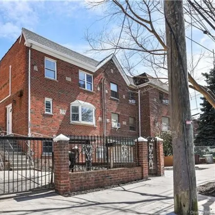 Buy this 4 bed duplex on 1528 Ericson Place in New York, NY 10461