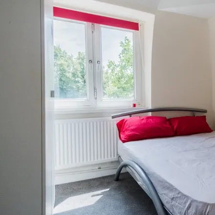 Image 3 - Rushton House, Union Grove, London, SW8 2QJ, United Kingdom - Room for rent