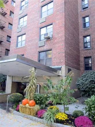 Rent this 2 bed apartment on 4315 Webster Avenue in New York, NY 10470