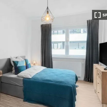 Rent this 5 bed room on Weimarstraße 17 in 70176 Stuttgart, Germany