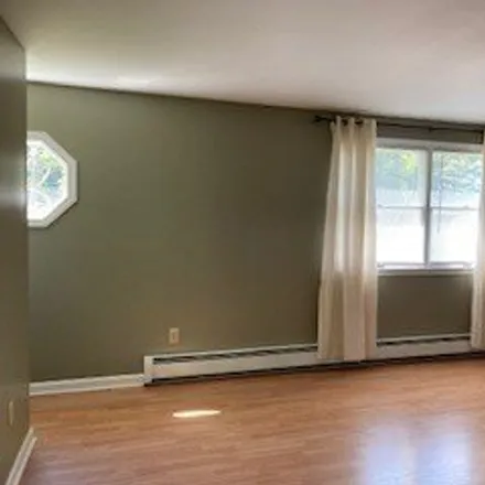 Image 5 - 2 Hager Park Road, Westminster, MA 01473, USA - Apartment for rent