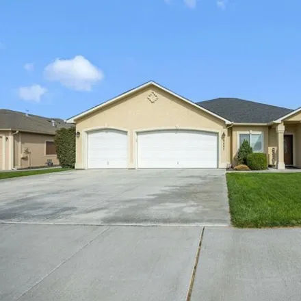 Buy this 4 bed house on West Albany Avenue in Kennewick, WA 99338