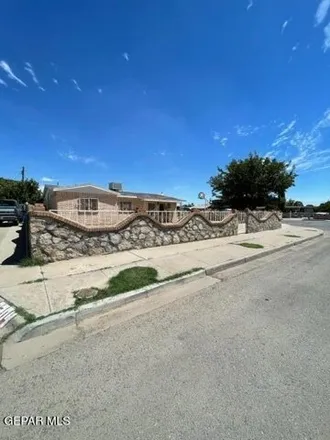 Buy this studio house on 8300 Mount Whitney Dr in El Paso, Texas