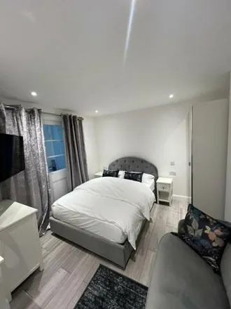 Image 5 - 5 Queensborough Terrace, London, W2 3SG, United Kingdom - Loft for rent