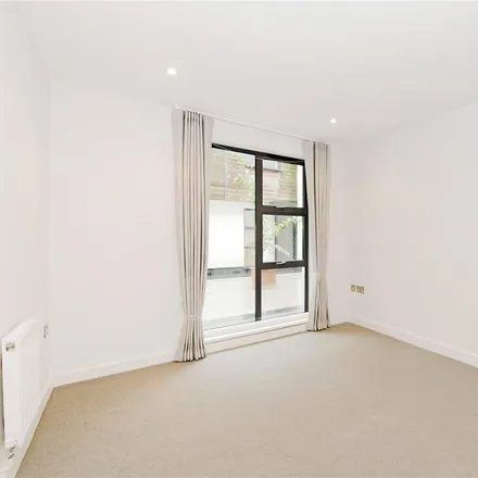 Image 7 - Bouton Court, Waterloo Terrace, London, N1 1TR, United Kingdom - House for rent