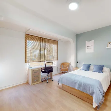 Rent this 4 bed room on Carrer de Barrachina / Calle Barrachina in 12005 Castelló de la Plana, Spain
