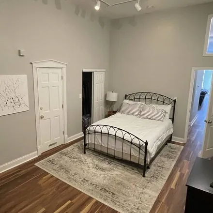 Rent this 1 bed condo on St. Louis