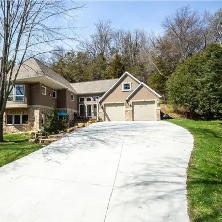 Image 3 - 1741 Golf View Drive, River Falls, WI 54022, USA - House for sale