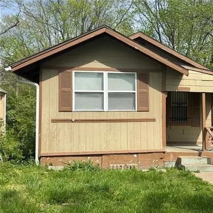Buy this 2 bed house on 4471 Norton Avenue in Kansas City, MO 64130