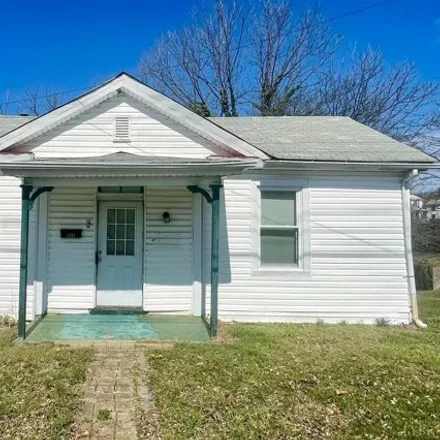 Buy this 2 bed house on 1004 Cabell Street in Lynchburg, VA 24504