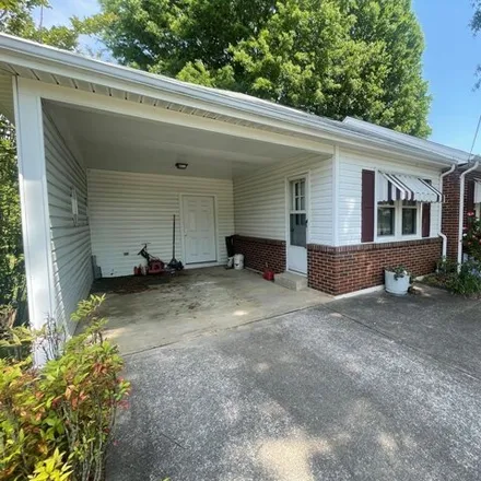 Image 2 - 326 Terry Avenue, Danville, VA 24540, USA - House for sale