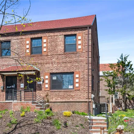 Buy this 3 bed house on 89th Avenue in New York, NY 11427