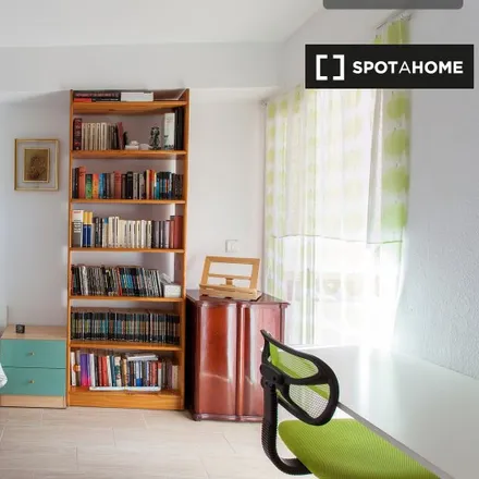 Rent this 3 bed room on Plaça d'Olof Palme in 12, 46021 Valencia