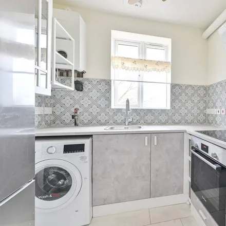Rent this 2 bed apartment on 9-10 York Close in London, SM4 5HW