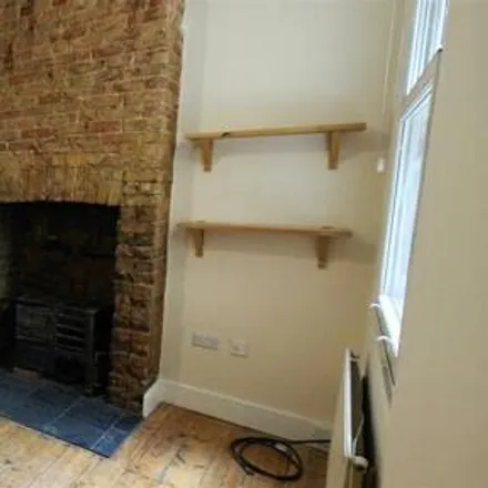 Image 7 - Livingstone Road, Bowes Park, London, N13 4SD, United Kingdom - Townhouse for rent