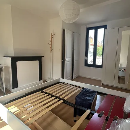 Rent this 3 bed apartment on 4 Square Friant les Quatre Chênes in 80000 Amiens, France