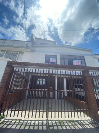 Rent this 4 bed house on Colegio Biligüe Nueva Alejandria Sede A in Carrera 80C, Fontibón