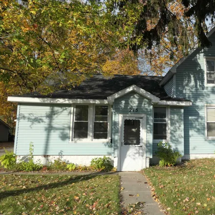 Buy this 3 bed house on 215 Lincoln Avenue in Alma, MI 48801