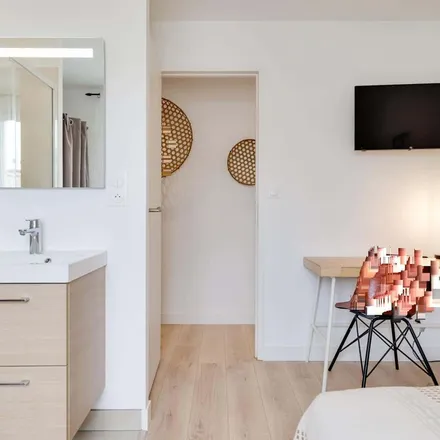 Rent this 1 bed apartment on 4 Rue de Bazas in 33800 Bordeaux, France