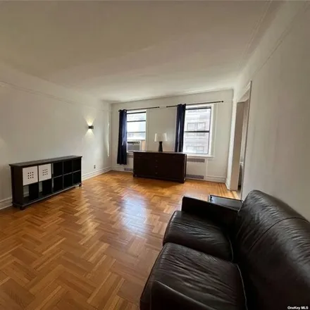 Image 7 - Stephen Hall Apartments, 35-40 82nd Street, New York, NY 11372, USA - Apartment for sale