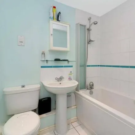 Image 7 - 53 Queens Road, North Watford, WD17 2QH, United Kingdom - Apartment for sale