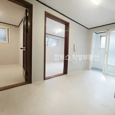 Rent this 2 bed apartment on 서울특별시 강남구 대치동 920-4