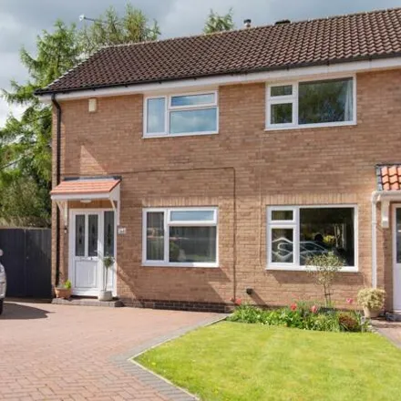 Buy this 2 bed duplex on Creswick Close in Chesterfield, S40 3PX