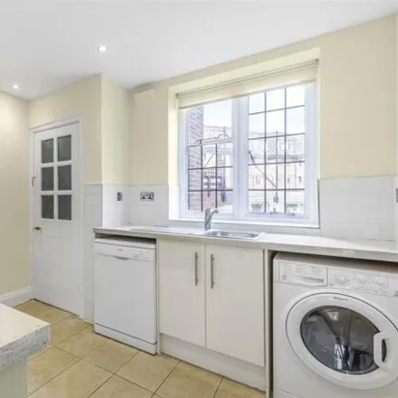 Image 4 - 21 Portsmouth Road, Portsmouth Road, London, SW15 3TD, United Kingdom - Apartment for sale