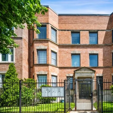 Buy this 3 bed condo on 4631-4633 South Calumet Avenue in Chicago, IL 60615